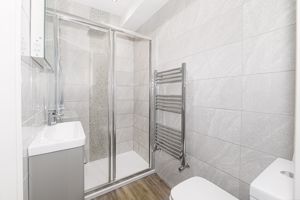 Ensuite Shower Room - click for photo gallery